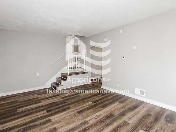 1532083_003_wm_-_living_room_13102461.jpg
