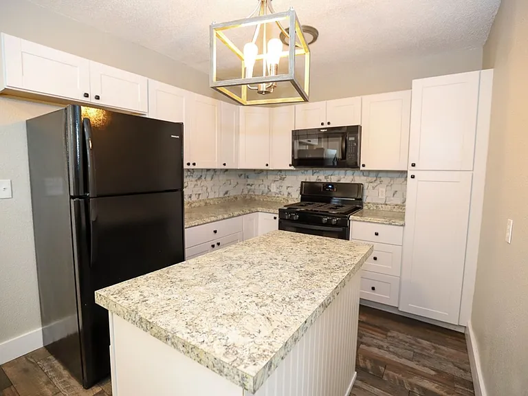 3515 E King Pl — Photo 32