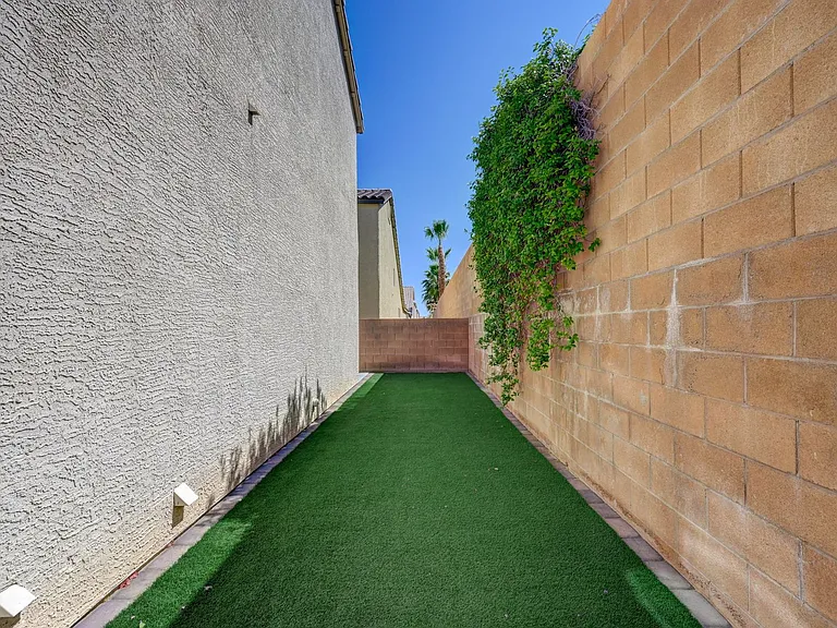 9929 Markhorn Ct — Photo 48