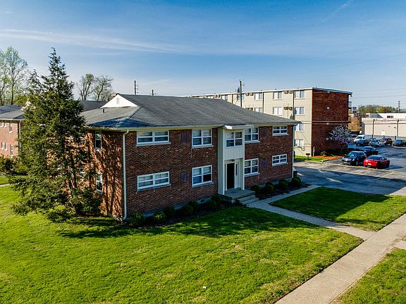 2nd image of 2220 Heather Ln #1
