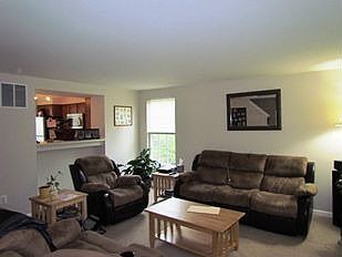 3rd image of 811 Sedgwick Ct