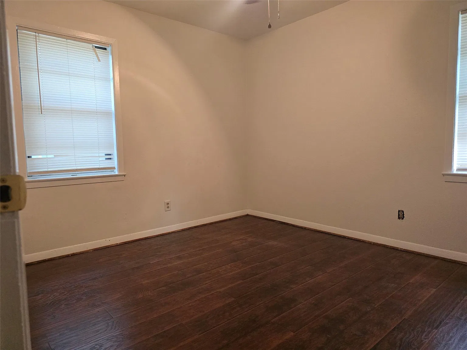 3 bed, 1.5 bath, 1418 sqft, $1,575 — Photo 3