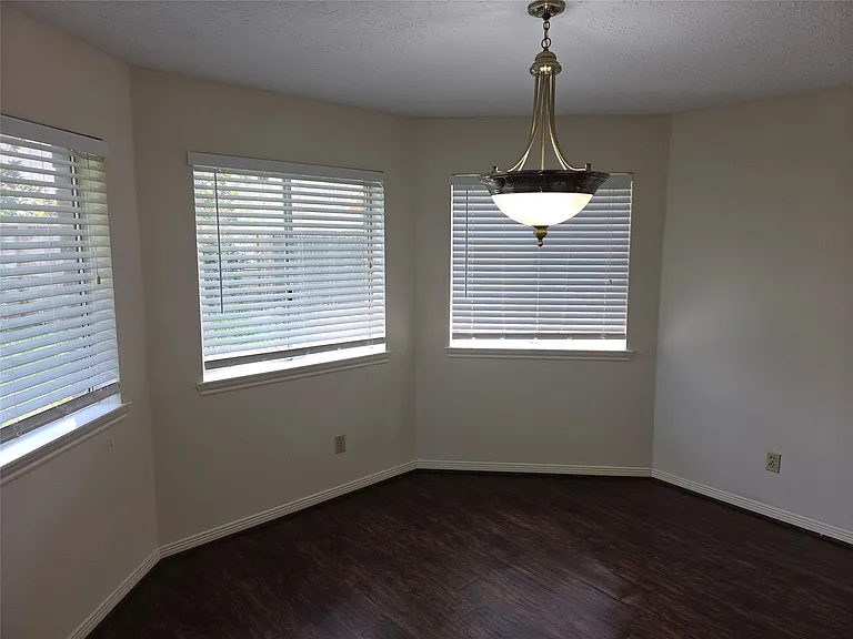 15114 Farndale Dr — Photo 8
