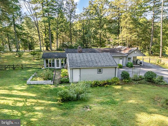 2nd image of 1649 Mountain Rd