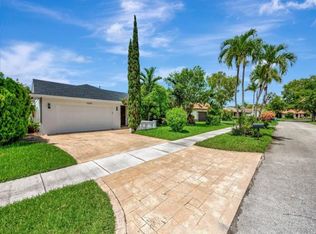 11605 SW 100th Ter, Miami, FL 33176