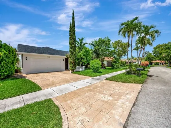 11605 SW 100th Ter, Miami, FL 33176