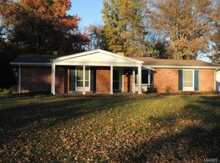 426 Breezewood Dr, Ballwin, MO 63011