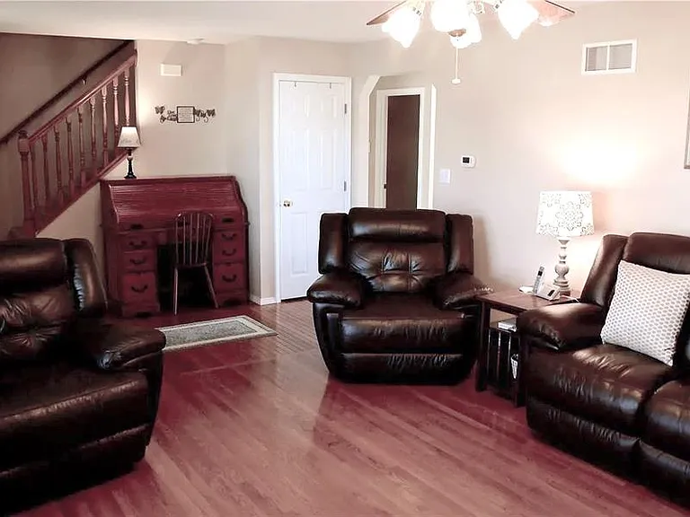 347 Logan Dr — Photo 6