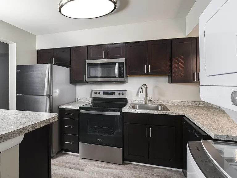 Mariners Pointe — Photo 2