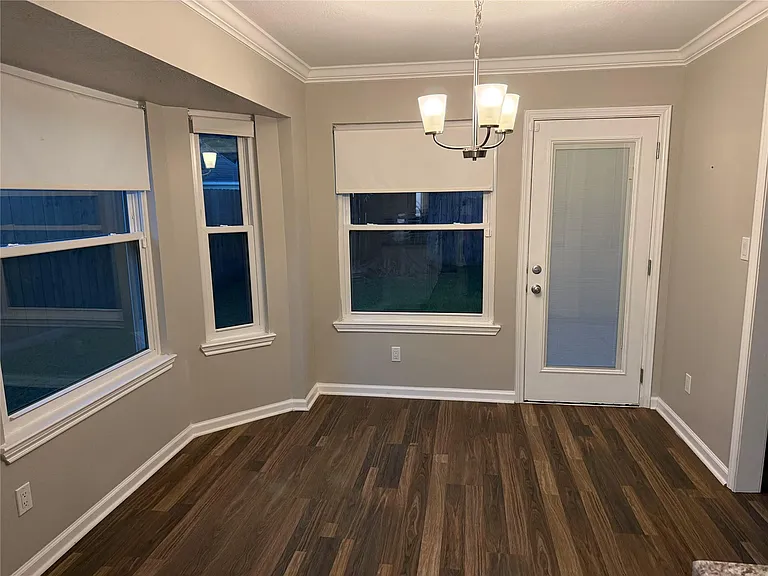 2234 Woodland Springs St — Photo 5
