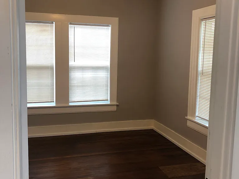 323 S Zunis Ave — Photo 4