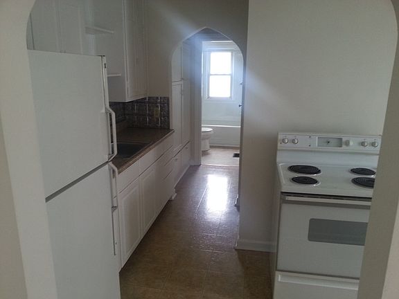 3rd image of 1512 N Gladstone Ave