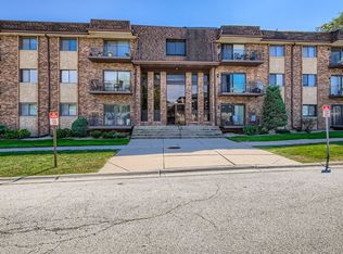 8901 S Roberts Rd APT 104, Hickory Hills, IL 60457