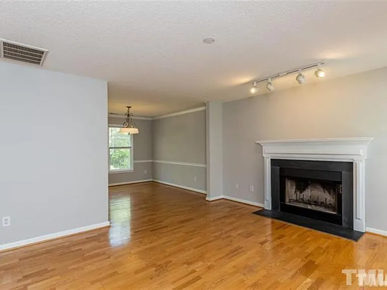 112 Kronos Ln — Photo 4
