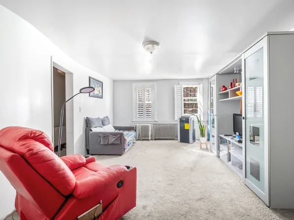 789 Hancock Street image 2 of 7