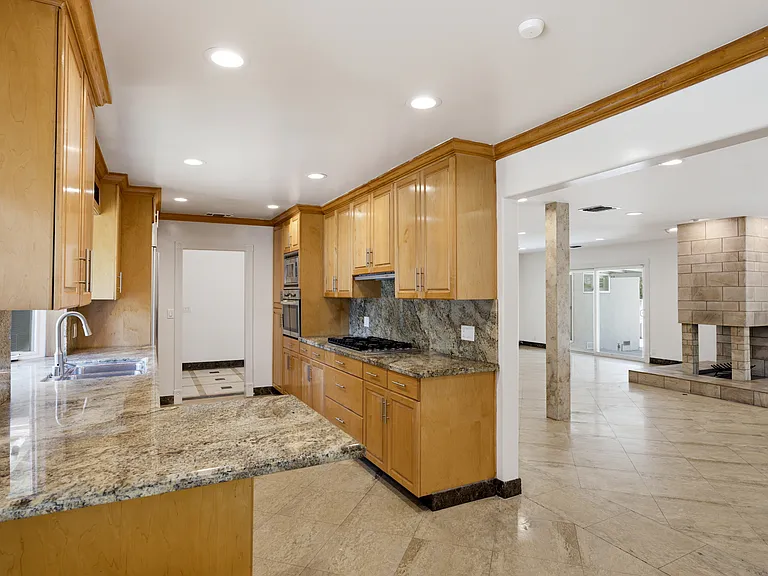 5919 Rolling Rd — Photo 10