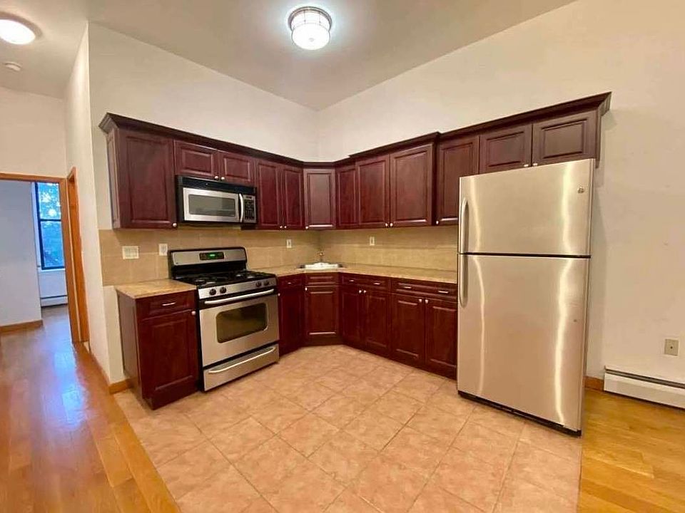 1st image of 296 5th Ave APT 2