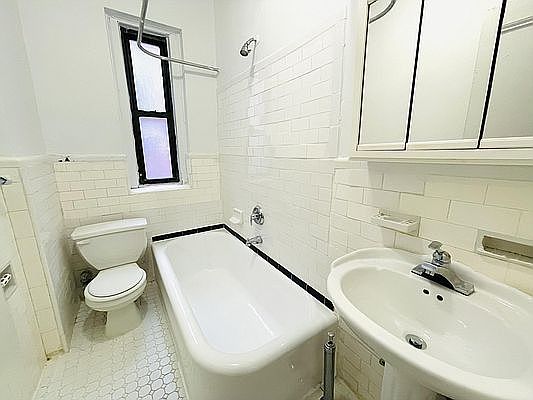 3rd image of 4871 Broadway APT 2M