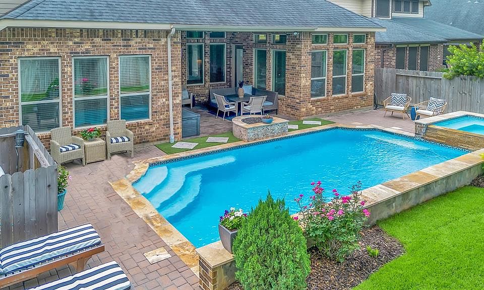 1st image of 1027 Ginger Glade Lane