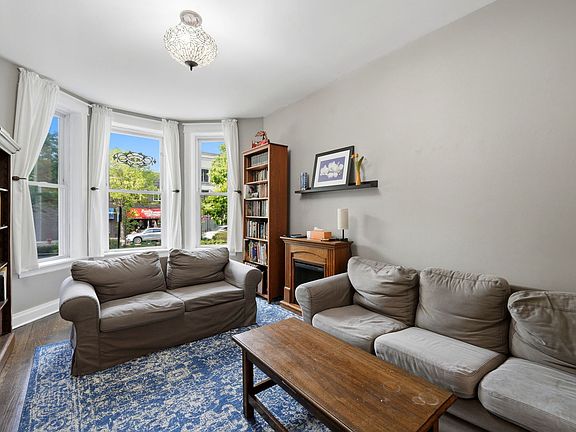 4th image of 1929 W Irving Park Rd APT 2