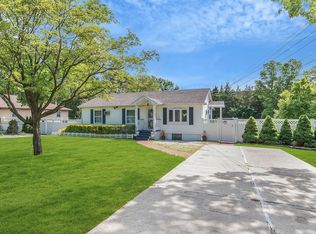 149 Pinewood Ave, Central Islip, NY 11722