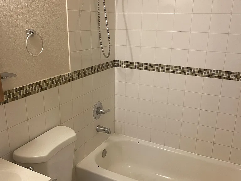 106 E Pearl Ave — Photo 8