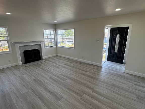 2nd image of 506 Helen Dr