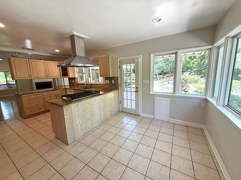 4907 Ocean View Blvd — Photo 10