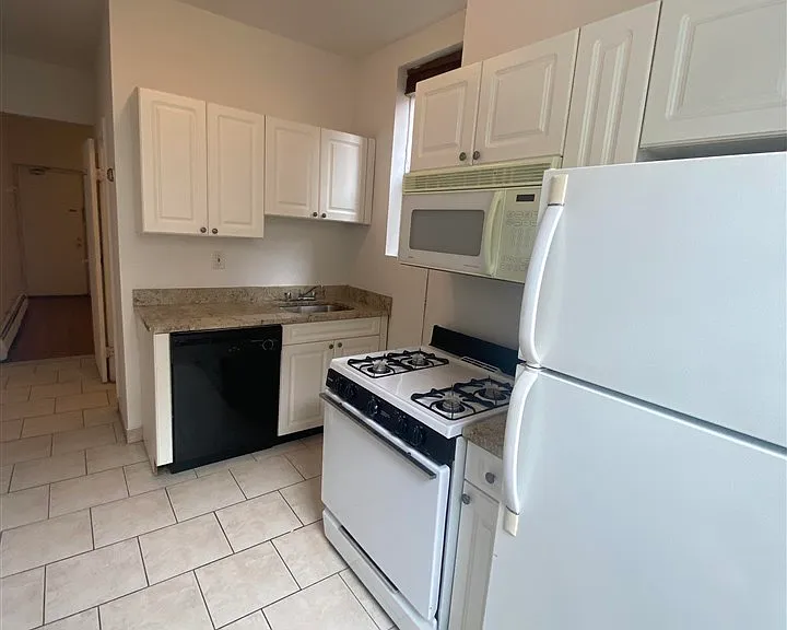 112 14th St #5 — Photo 1