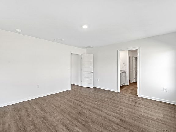 5th image of 42 Haley Dr