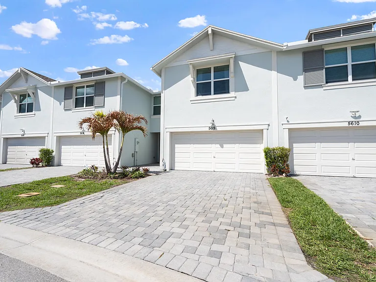 5612 SE Edgewater Cir — Photo 3