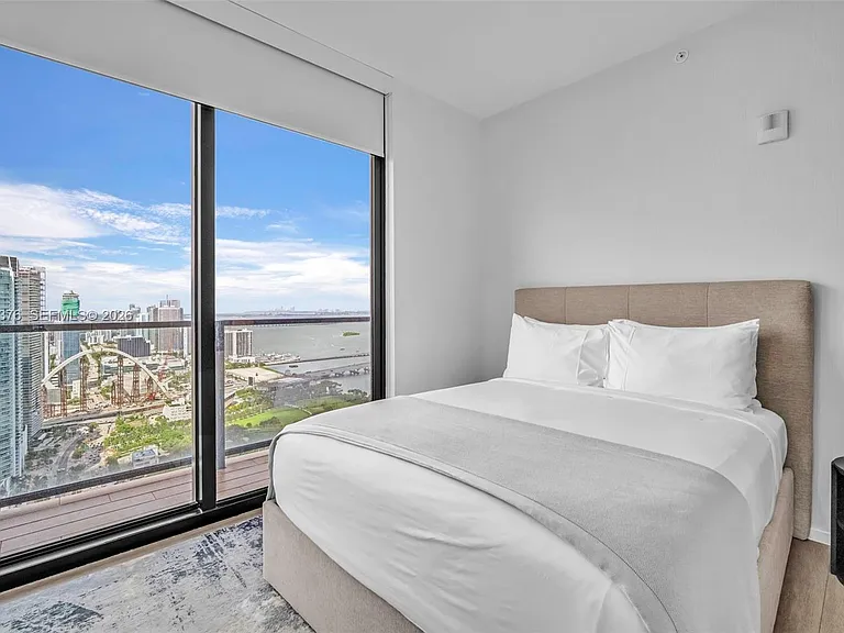 398 NE 5th St #Penthouse 4701 — Photo 7