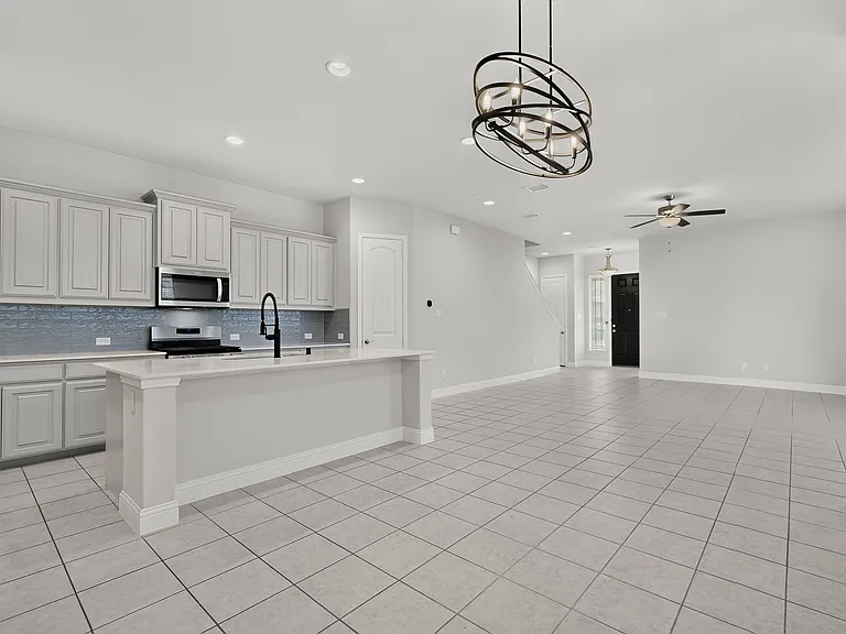 7617 Regal Ln — Photo 11