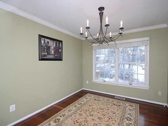 4th image of 207 Elmar Dr SE