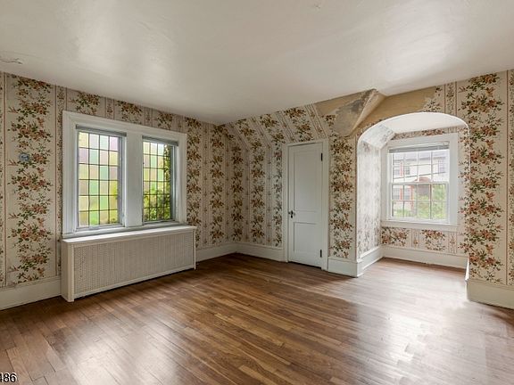 12th image of 3 Shelbourne Ave