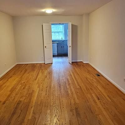 3rd image of 1232 N Vernon St