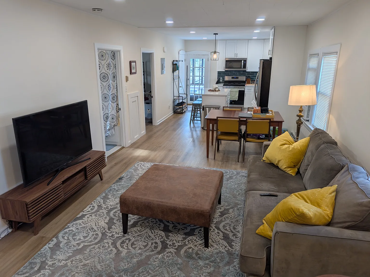 2 bed, 1000 sqft, $1,800 — Photo 3
