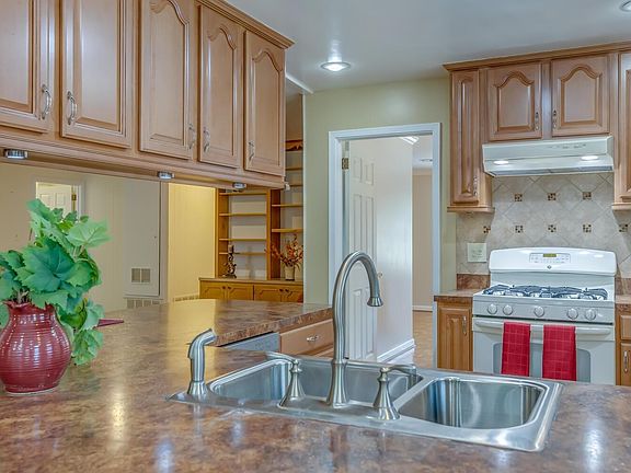 5th image of 4340 Yorkshire Dr