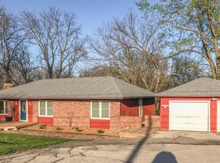 2306 Carbonado Rd, Oskaloosa, IA