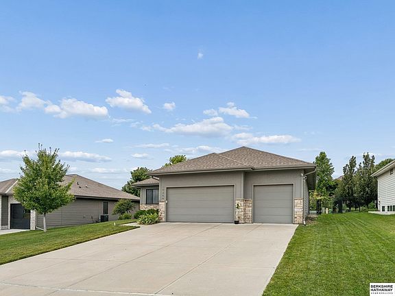 2nd image of 19266 Ruggles Cir