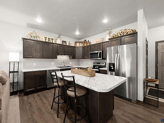 5th image of 227 E Ivy Rd