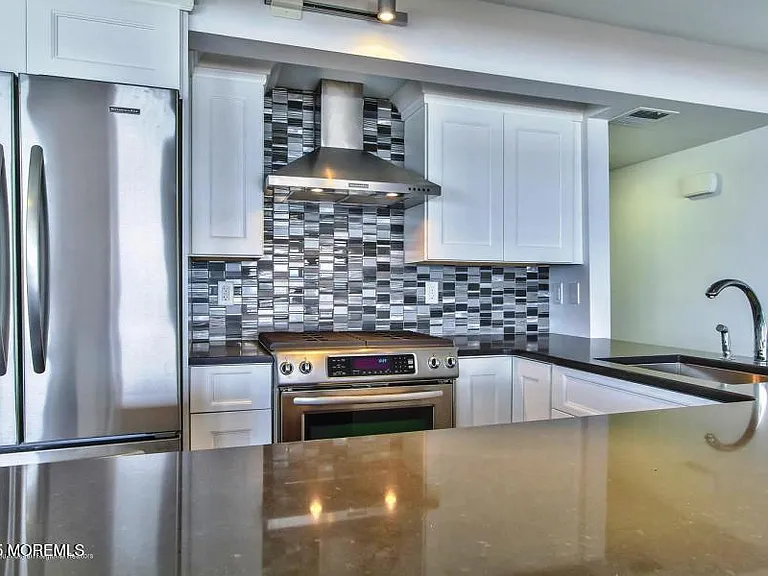 1926 Ocean Ave #14 — Photo 16