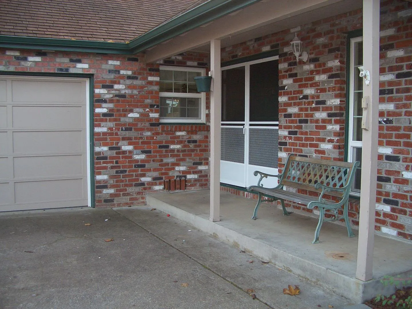 3 Bedroom 2 Bathroom House in Springfield — Photo 2