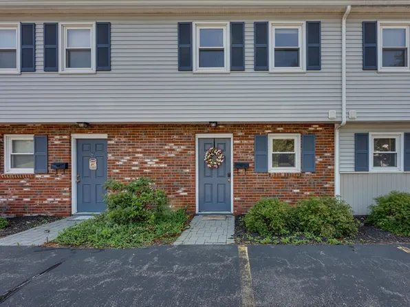 8 Crestview Dr APT 38, Spencer, MA 01562
