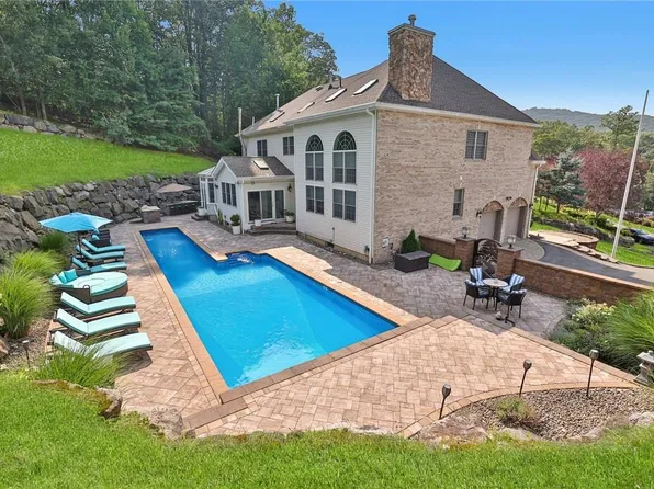 30 Zachary Taylor Street, Stony Point, NY 10980