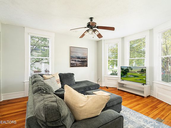 4th image of 1626 Washington Ave