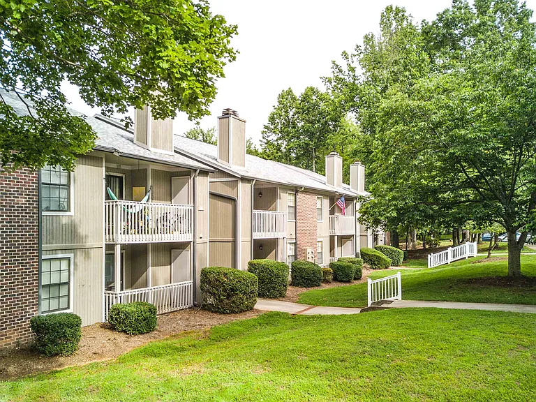 Hanover Court Apartments — Photo 7