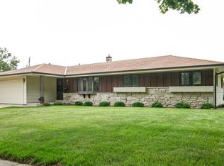 2027 W Henry Ave, Milwaukee, WI 53221