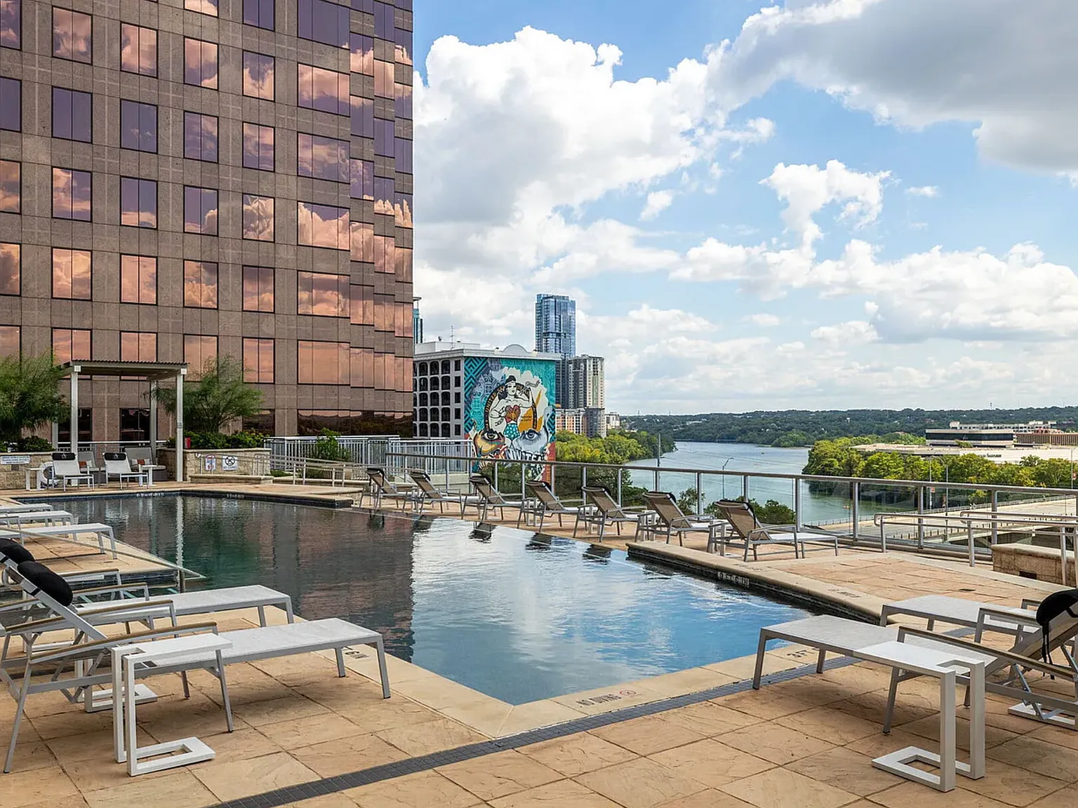 1 bed, 994 sqft, $3,633 — Photo 3