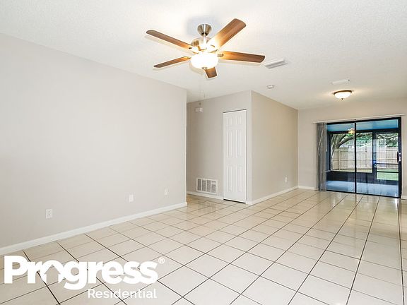3rd image of 428 Regal Park Dr